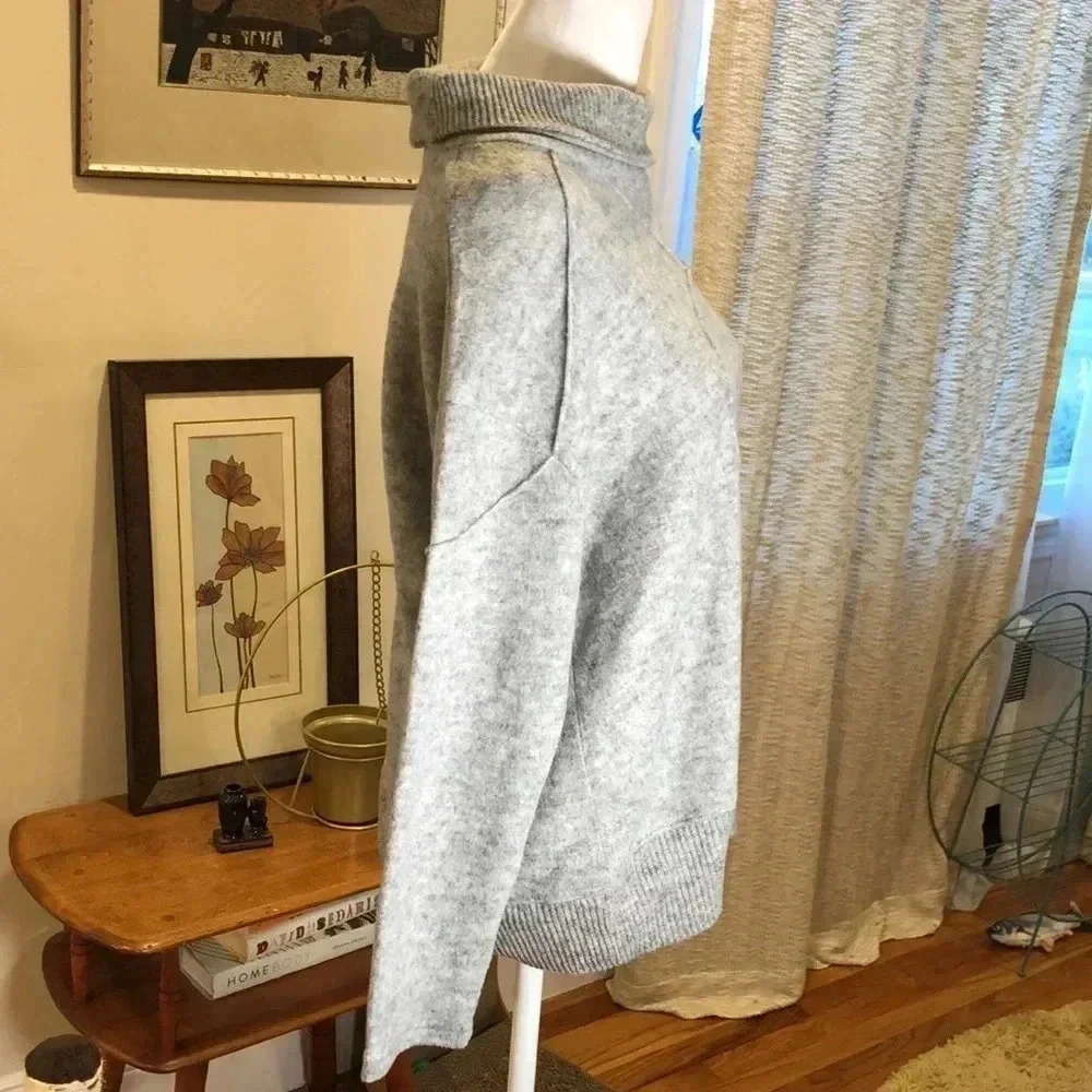 Trisha Tyler gray pullover sweater. Small pocket on front left. Size S - Picture 5 of 11